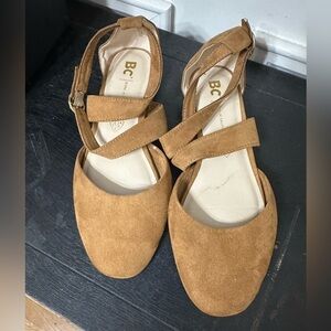 BC Suede women’s chestnut flat 7.5 with ankle straps EUC